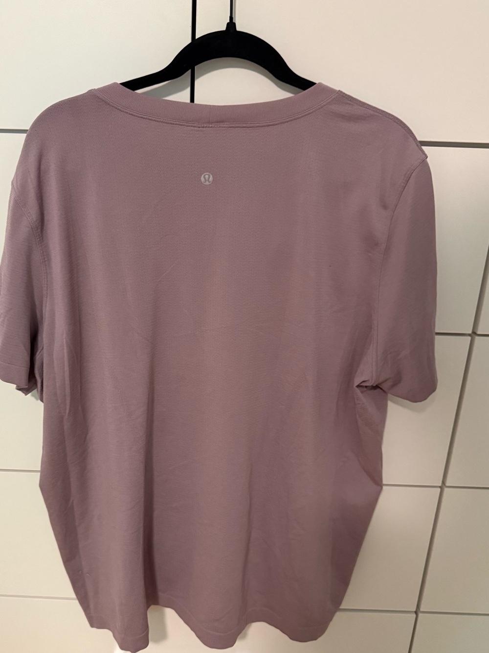 Swiftly Relaxed Short Sleeve Hip Length Shirt, Size 14 Lululemon - Picture 2 of 3